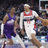 Une bien sombre soirée pour Jordan Poole (à droite). KEYSTONE/AP/Rob Gray